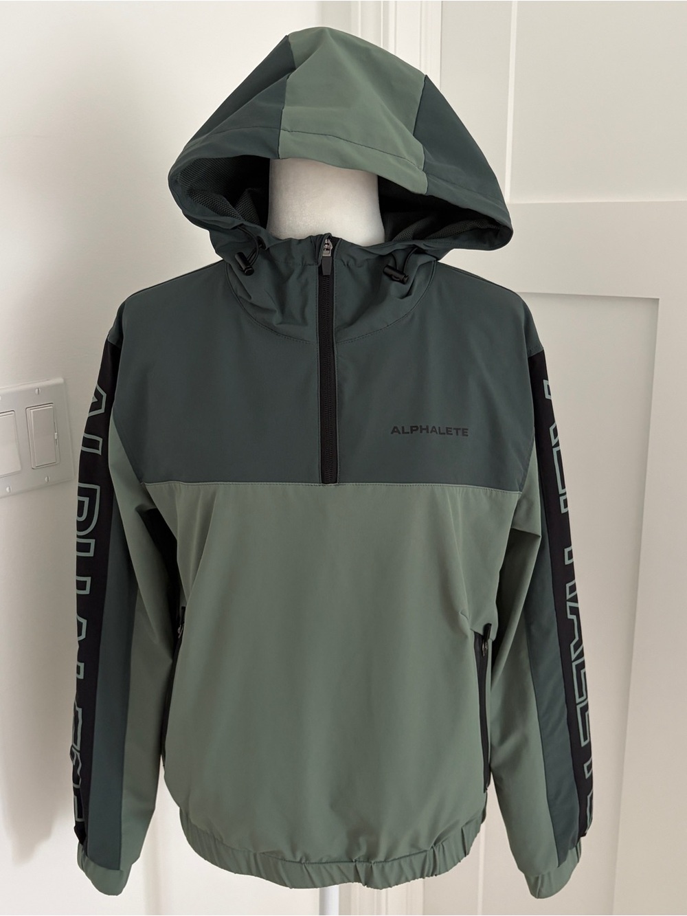 Alphalete Hooded Windbreaker Jacket Women’s Small Green 1/4 Zip Athletic*W16